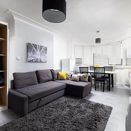 One Bedroom Apartment Opposite Brent Cross Station London Exterior photo