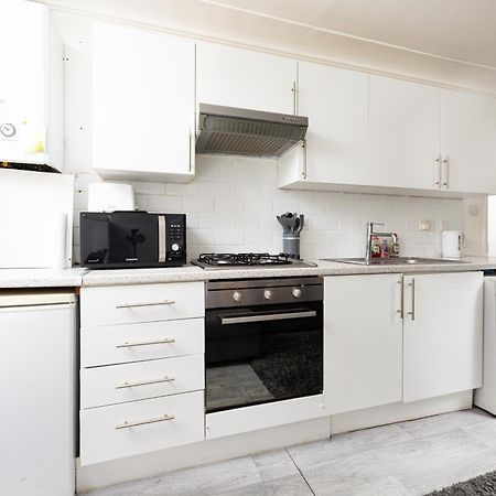 One Bedroom Apartment Opposite Brent Cross Station London Exterior photo